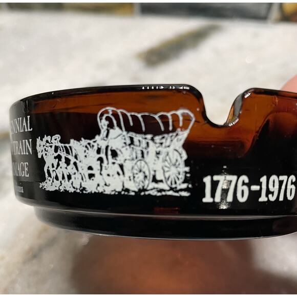 Vintage Bicentennial Wagon Train Pilgrimage To Pennsylvania Ashtray Amber Glass - Picture 5 of 5